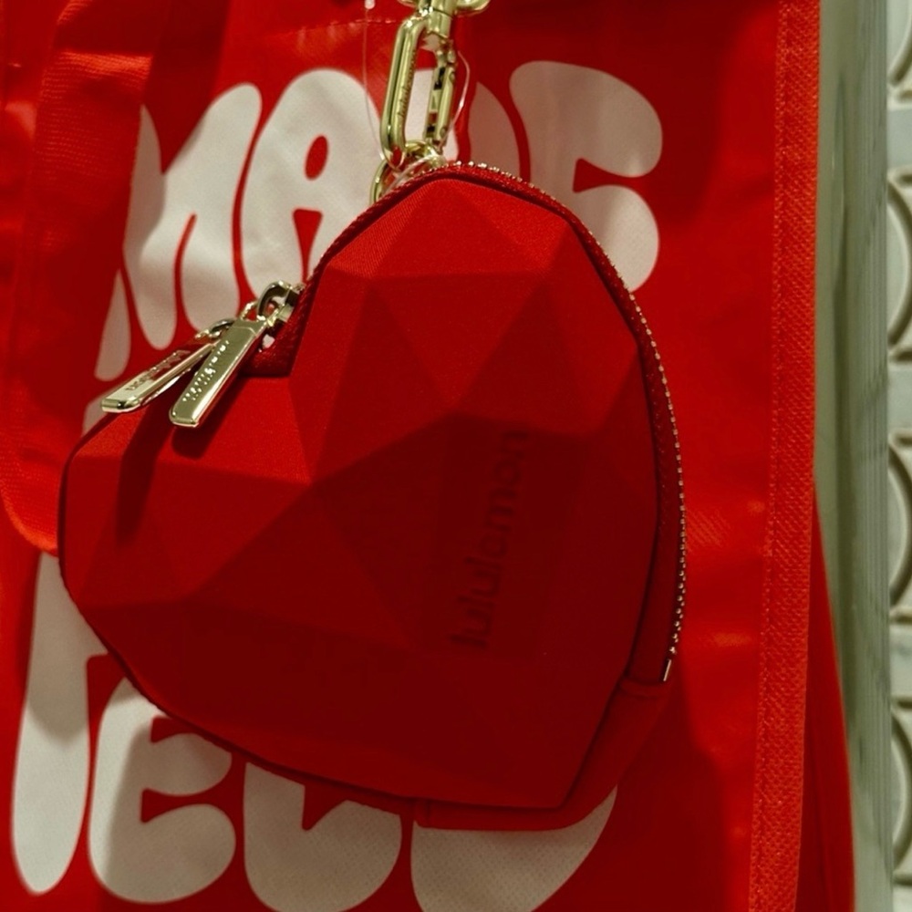 NWT! Lululemon Heart Wristlet Oxford Red - Picture 4 of 15